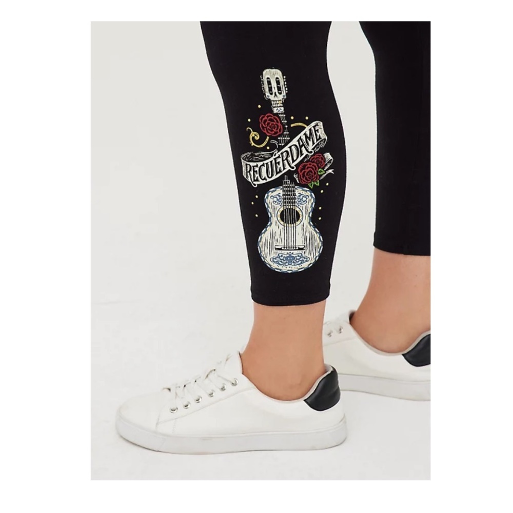 TORRID NWT CROP LEGGING - DISNEY COCO MIGUEL GUITAR - Picture 4 of 6